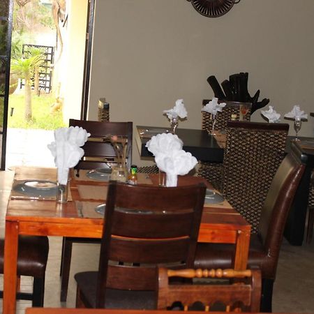 Rivermews Hotel And Spa Maun ภายนอก รูปภาพ