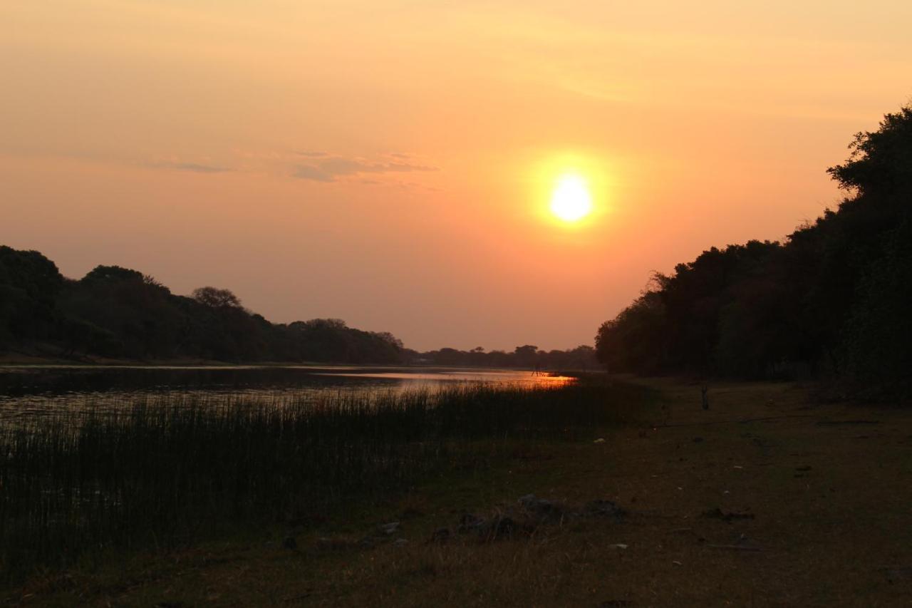 Rivermews Hotel And Spa Maun ภายนอก รูปภาพ