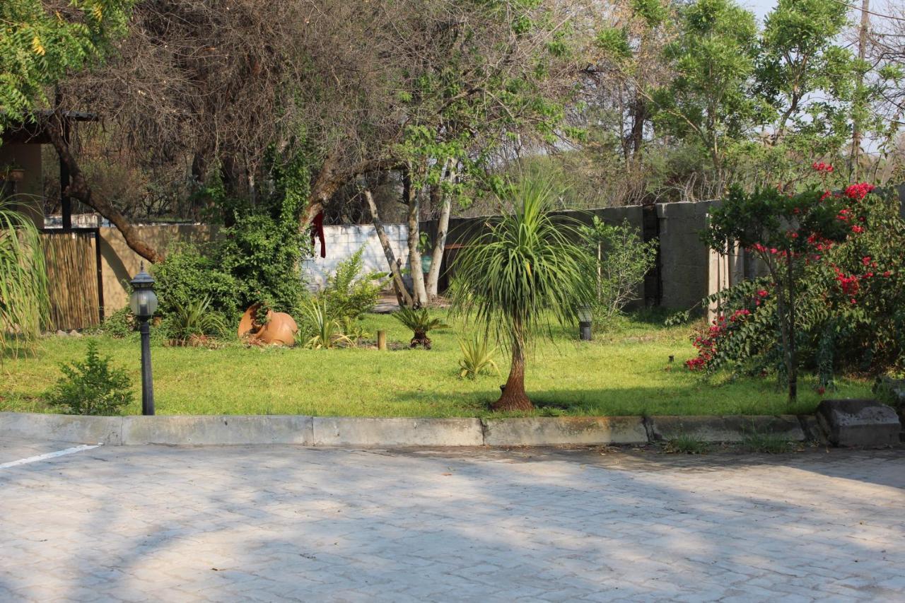 Rivermews Hotel And Spa Maun ภายนอก รูปภาพ